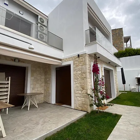 Momo's House * Никити