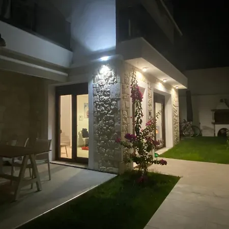 Momo's House * Nikiti (Sithonia)