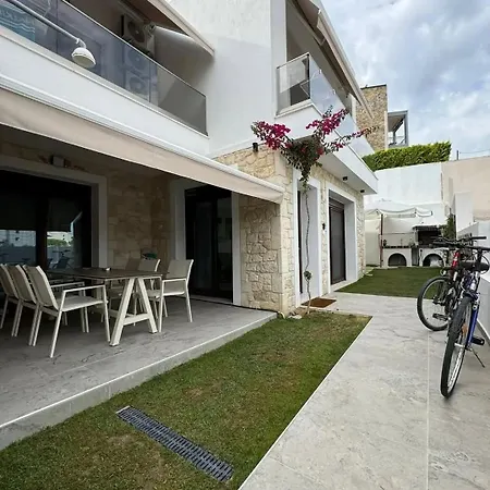 Momo's House